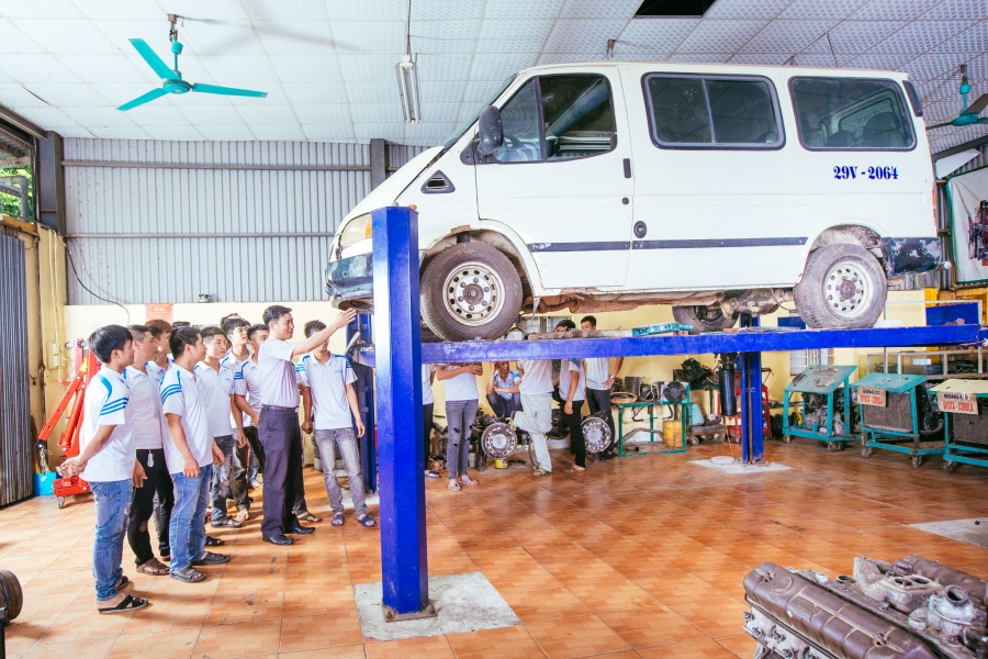 Lớp học nghề sửa chữa ô tô